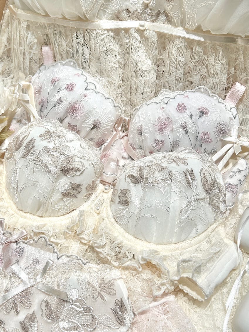ichiさんの「Risa Magli｜リアナ ブラジャー　（E-F）　＜サイドシェイプ＞」を使ったコーディネート