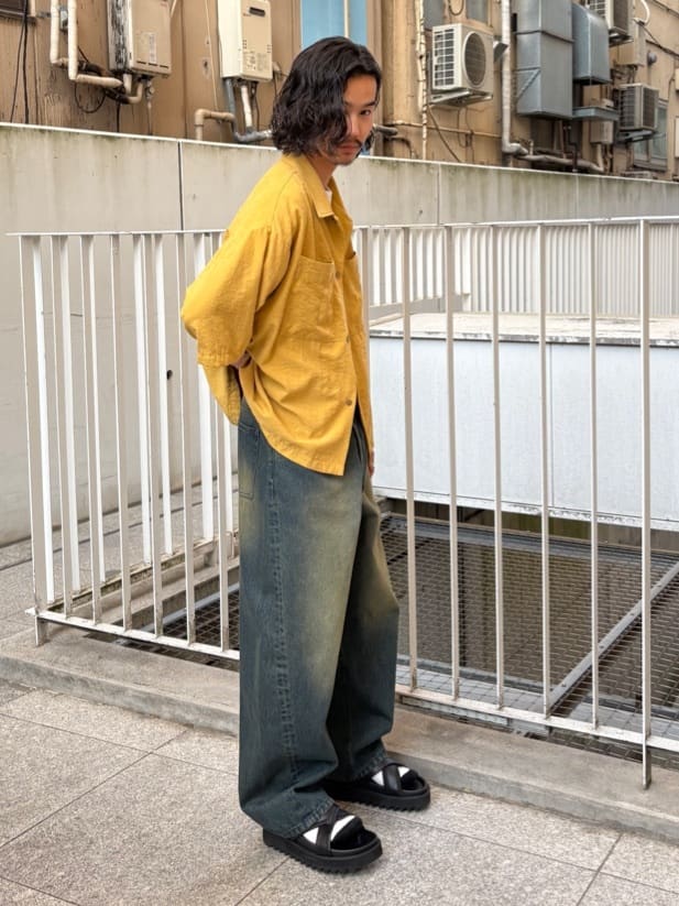 北浦歩大さんの「tk.TAKEO KIKUCHI｜◆ヴィンテージライククロップドシャツ」を使ったコーディネート