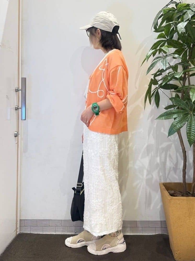 misakiさんの「SHOO･LA･RUE｜ニュアンスデザインがこなれ見え 刺繍デザイン シアーカーディガン」を使ったコーディネート