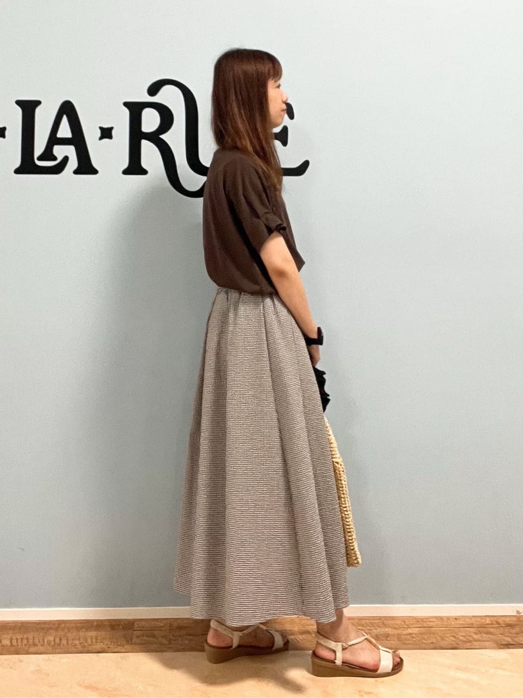 Naaatsuさんの「SHOO･LA･RUE｜【S-LL/UV/プチプラ】お袖タックで好印象 デザインTシャツ」を使ったコーディネート