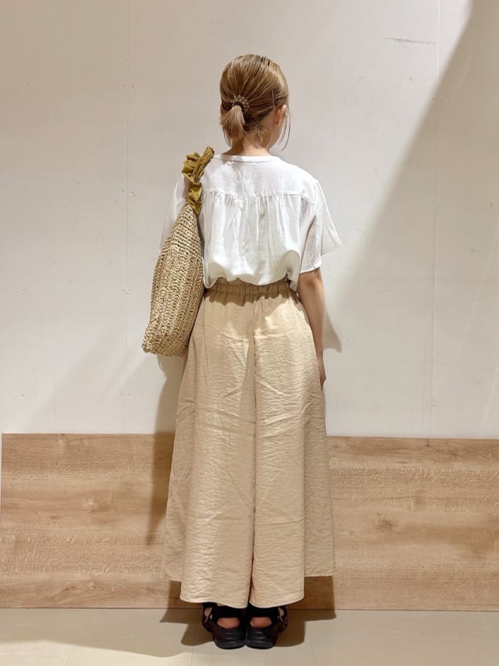 るねさんの「SHOO･LA･RUE｜◆【洗える/S-LL】ふわりシルエットが涼しげ フロントボタンブラウス」を使ったコーディネート