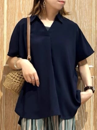 meiさんの「SHOO･LA･RUE｜【洗える/S-LL/プチプラ】さらっとすっきりきれい見え スキッパーブラウス」を使ったコーディネート