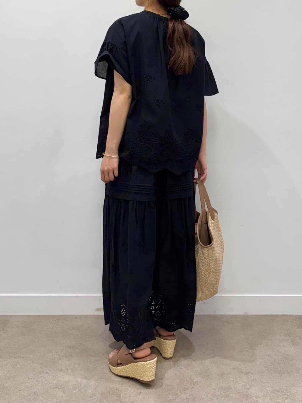 sakiiさんの「UNTITLED｜◆【セットアップ可/コットン100】スカラップ刺繍スカート」を使ったコーディネート