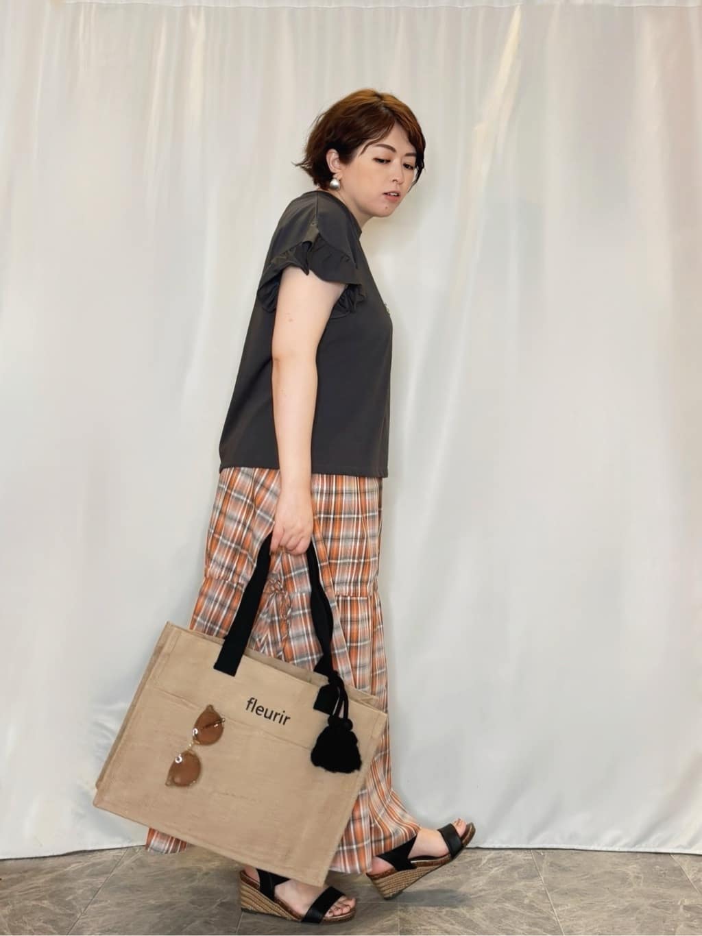 たみさんの「SHOO･LA･RUE｜【S-LL/汗ジミ軽減/ひんやり/UVカット】フリルTシャツ」を使ったコーディネート