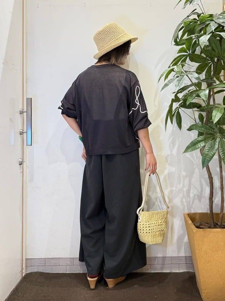 misakiさんの「SHOO･LA･RUE｜ニュアンスデザインがこなれ見え 刺繍デザイン シアーカーディガン」を使ったコーディネート