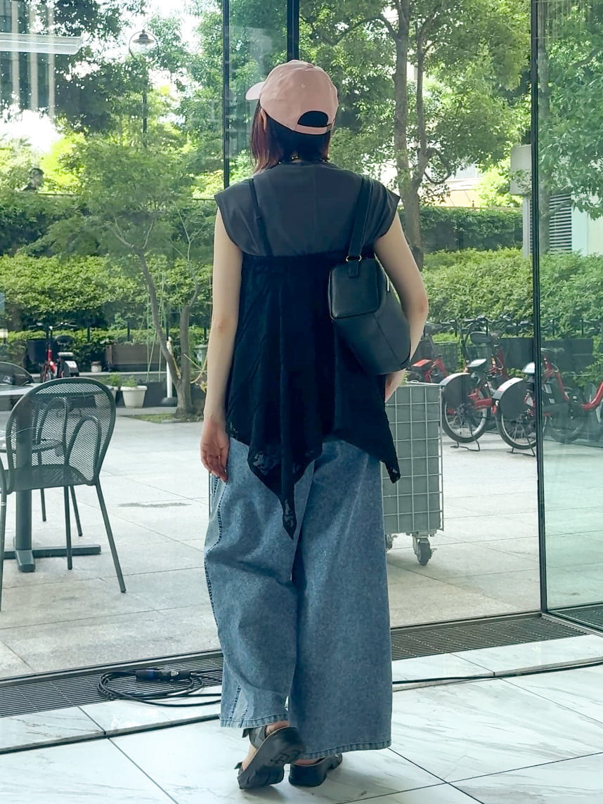 𝐜𝐡𝐢𝐤𝐚さんの「SHOO･LA･RUE｜【S-LL】サイドラインがアクセント イージーデニムパンツ」を使ったコーディネート