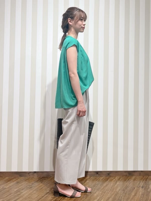 hassssyさんの「SHOO･LA･RUE｜【S-LL/洗濯後しわになりにくい】上品にきれい見え スラブギャザーブラウス」を使ったコーディネート