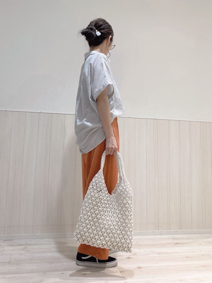 りょうちんさんの「SHOO･LA･RUE｜【S-LL/UV/接触冷感/抗菌防臭】体型を自然にカバー フレンチリネンブレンド襟付ドルマンシャツ」を使ったコーディネート