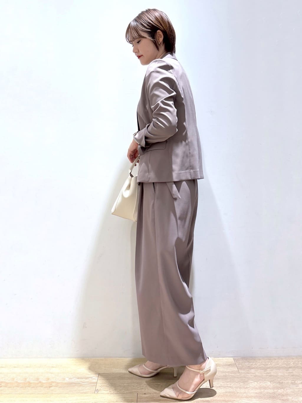 mizukiさんの「index｜ラップストレートパンツ【接触冷感／抗ピル／洗濯機洗い可／イージーアイロン】」を使ったコーディネート