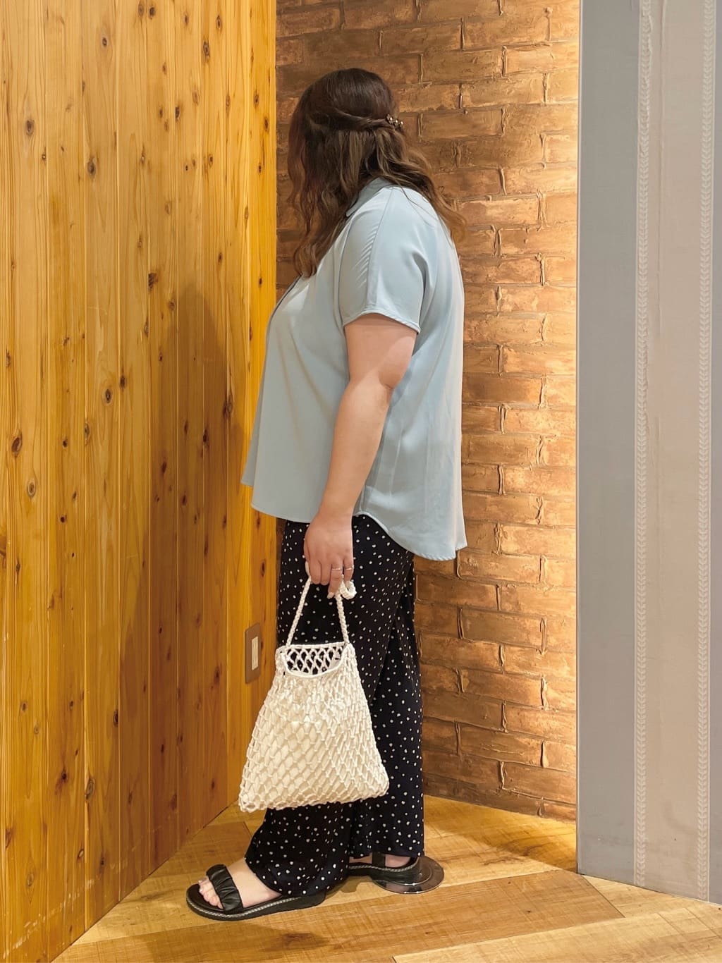 Risaさんの「SHOO･LA･RUE｜【洗える/S-LL/プチプラ】さらっとすっきりきれい見え スキッパーブラウス」を使ったコーディネート