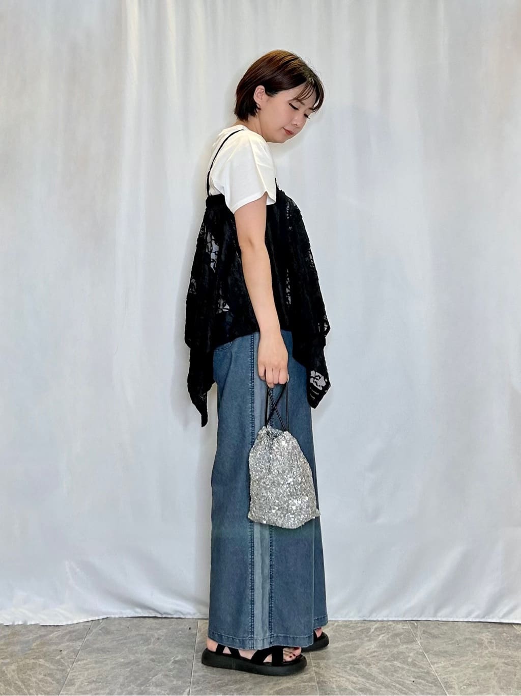 ネリさんの「SHOO･LA･RUE｜【S-LL/ひんやり/汗ジミ軽減/UVカット】グラフィックアソートTシャツ」を使ったコーディネート