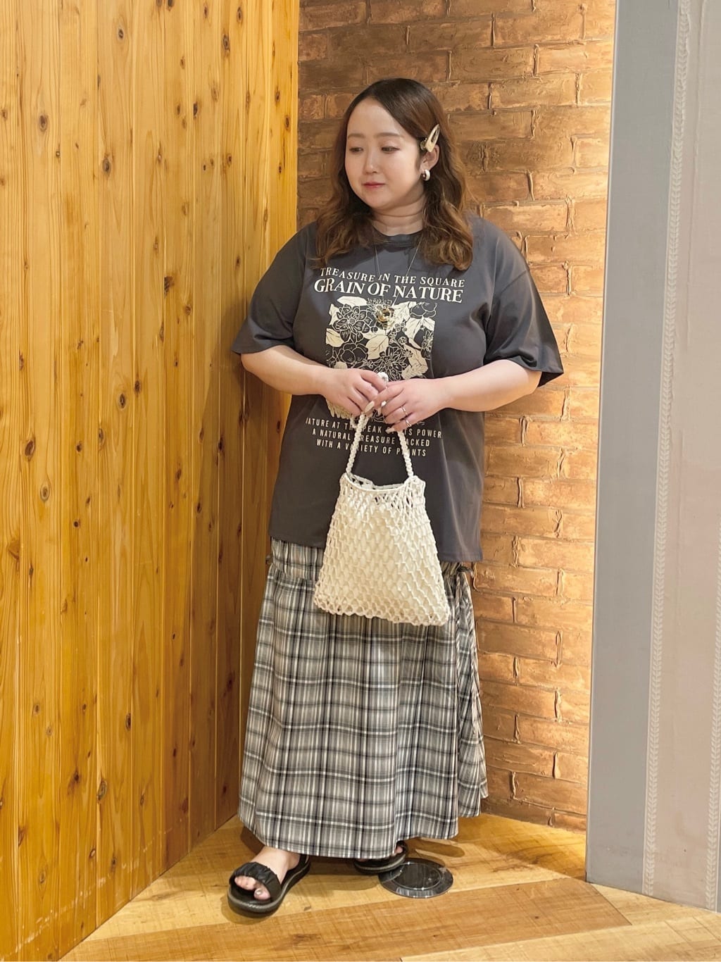 Risaさんの「SHOO･LA･RUE｜【ひんやり/汗ジミ軽減/UVカット】プリントアソート BIG Tシャツ」を使ったコーディネート