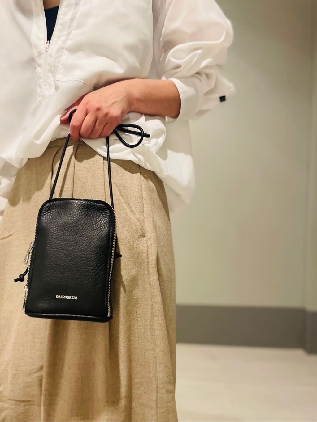 Annさんの「DRESSTERIOR｜◆シュリンクレザーマルチポーチ」を使ったコーディネート