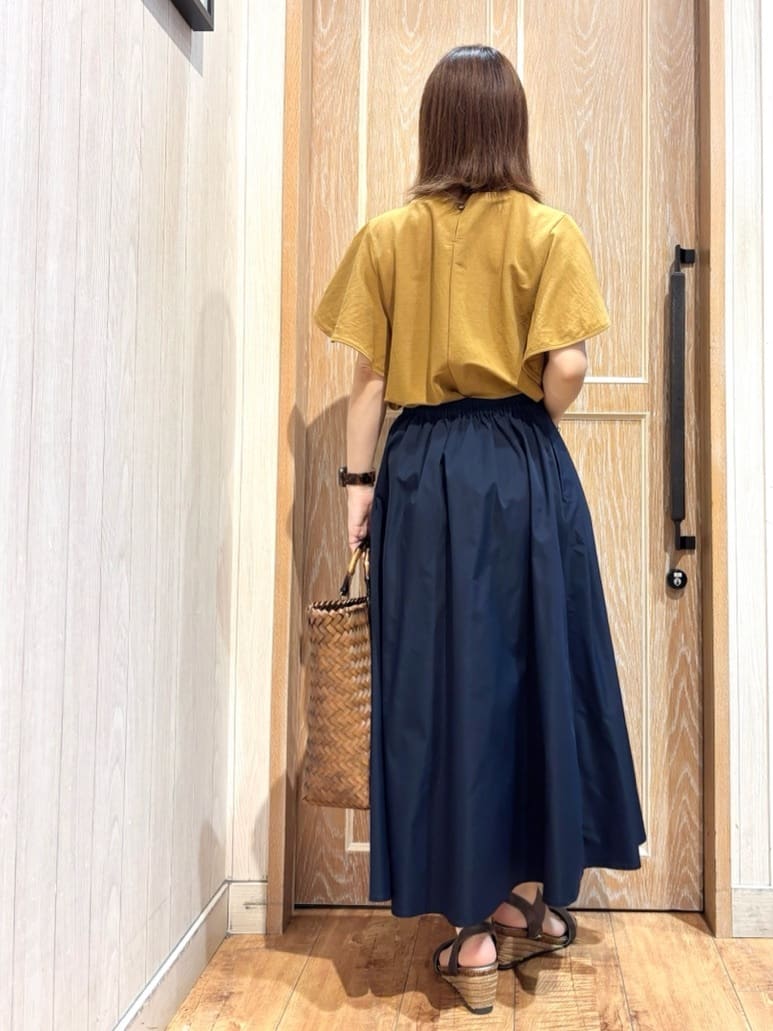 meiさんの「SHOO･LA･RUE｜【洗える/S-LL/撥水】タックギャザー フレアスカート」を使ったコーディネート