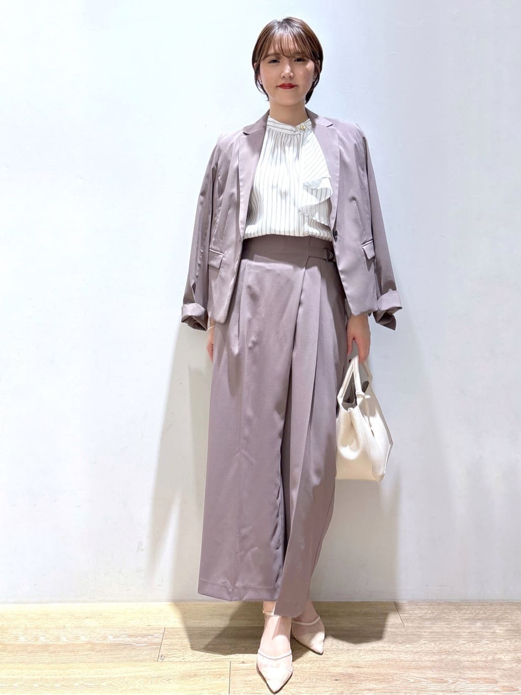 mizukiさんの「index｜ラップストレートパンツ【接触冷感／抗ピル／洗濯機洗い可／イージーアイロン】」を使ったコーディネート