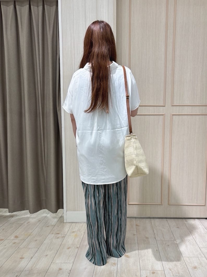 AMI55さんの「SHOO･LA･RUE｜【洗える/S-LL/プチプラ】さらっとすっきりきれい見え スキッパーブラウス」を使ったコーディネート
