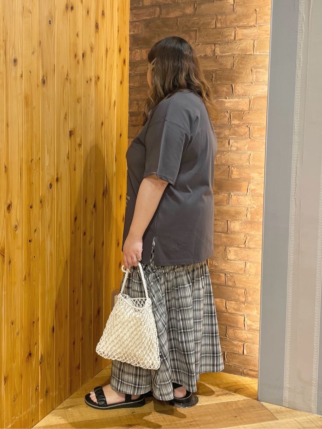 Risaさんの「SHOO･LA･RUE｜【ひんやり/汗ジミ軽減/UVカット】プリントアソート BIG Tシャツ」を使ったコーディネート
