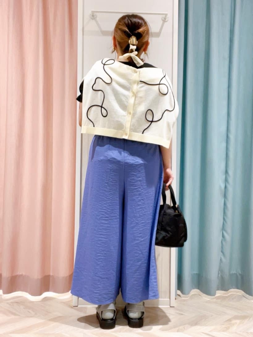 kitaさんの「SHOO･LA･RUE｜ニュアンスデザインがこなれ見え 刺繍デザイン シアーカーディガン」を使ったコーディネート