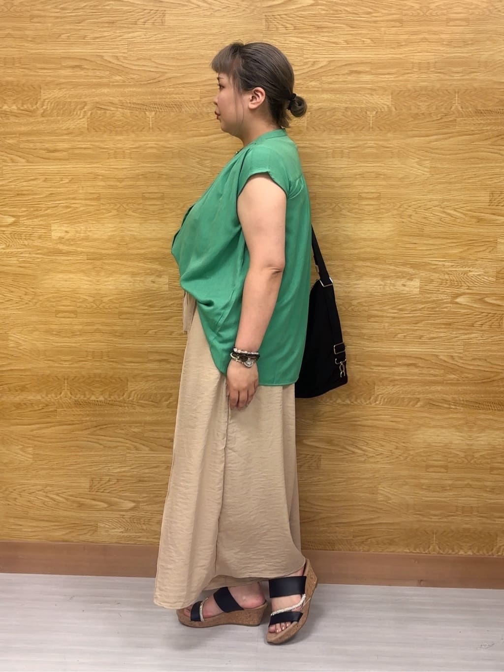 ぁむさんの「SHOO･LA･RUE｜【S-LL/洗濯後しわになりにくい】上品にきれい見え スラブギャザーブラウス」を使ったコーディネート