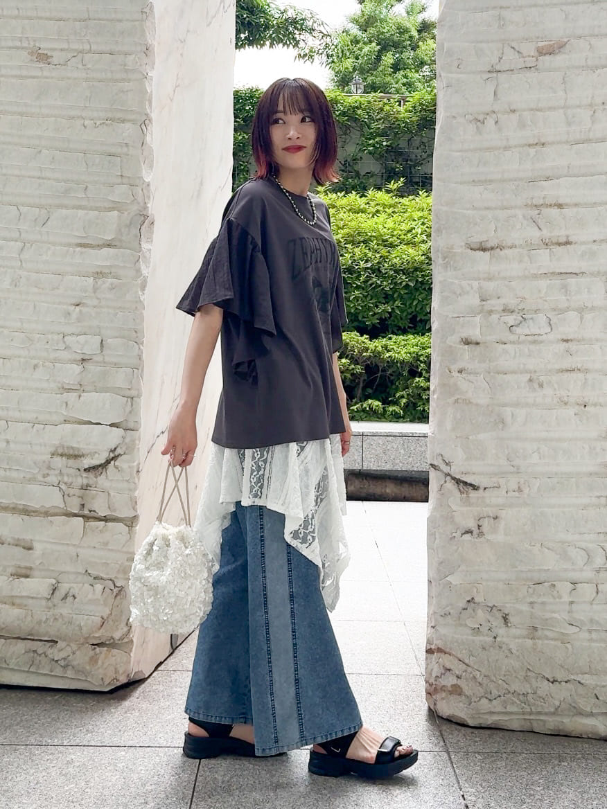 𝐜𝐡𝐢𝐤𝐚さんの「SHOO･LA･RUE｜【S-LL】サイドラインがアクセント イージーデニムパンツ」を使ったコーディネート