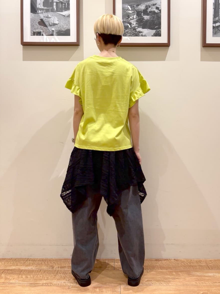 Ayumiさんの「SHOO･LA･RUE｜【S-LL/汗ジミ軽減/ひんやり/UVカット】フリルTシャツ」を使ったコーディネート