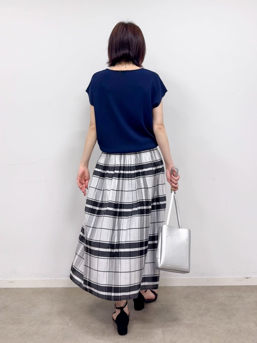 𝐜𝐡𝐢𝐤𝐚さんの「SHOO･LA･RUE｜【洗える/S-LL/ひんやり】さらりと好印象　総針フレンチスリーブニット」を使ったコーディネート