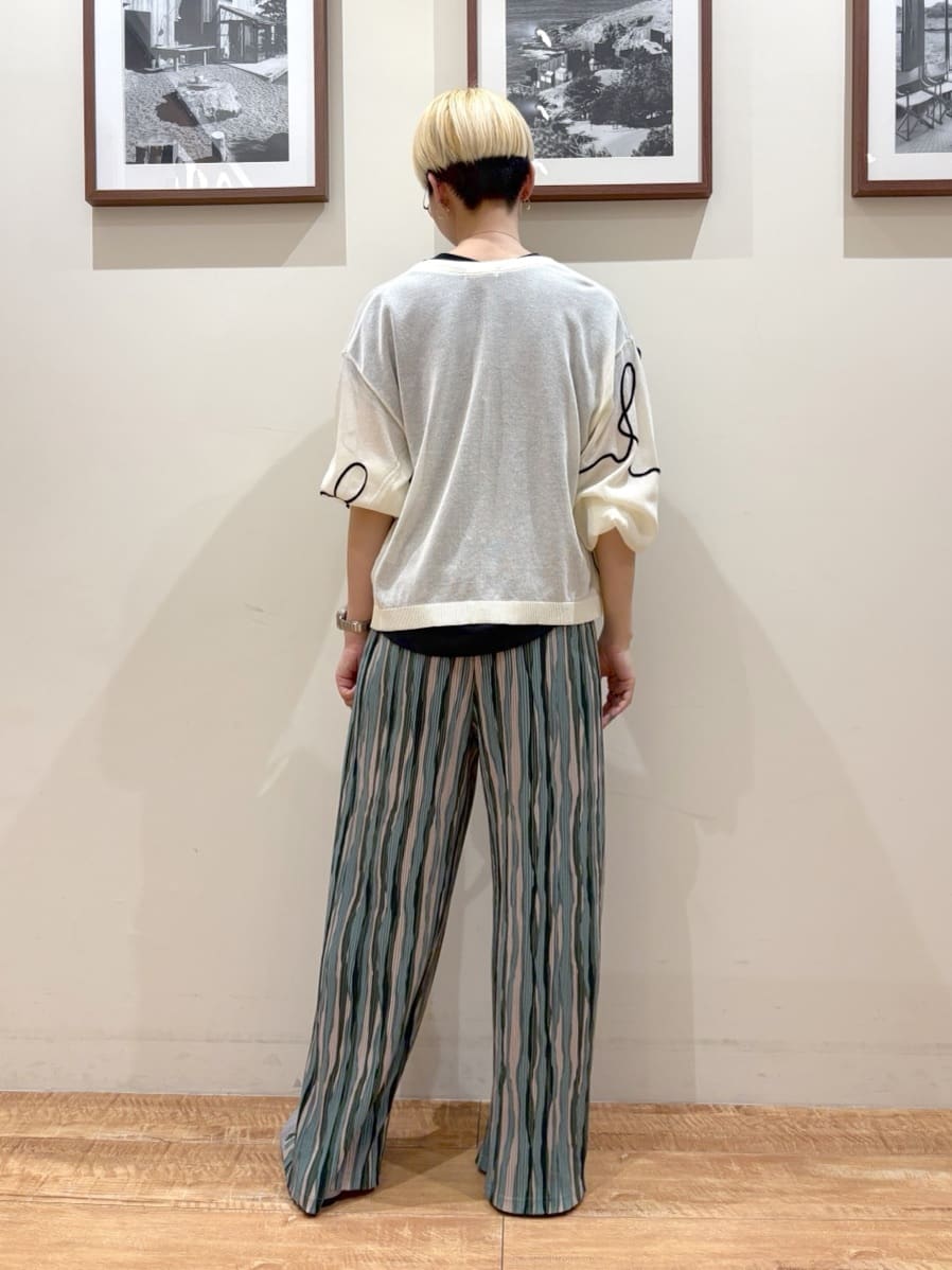 Ayumiさんの「SHOO･LA･RUE｜ニュアンスデザインがこなれ見え 刺繍デザイン シアーカーディガン」を使ったコーディネート