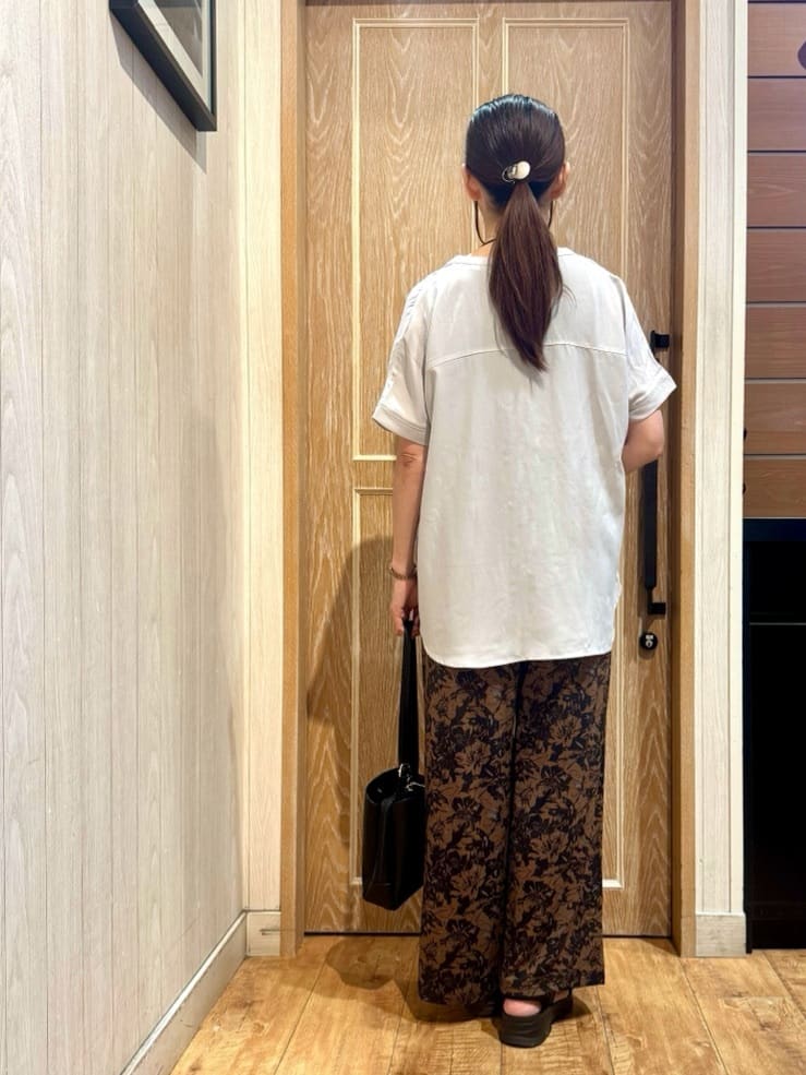 KAORIさんの「SHOO･LA･RUE｜【洗える/プチプラ】大人の抜け感をプラスする バンドカラーシャツ」を使ったコーディネート