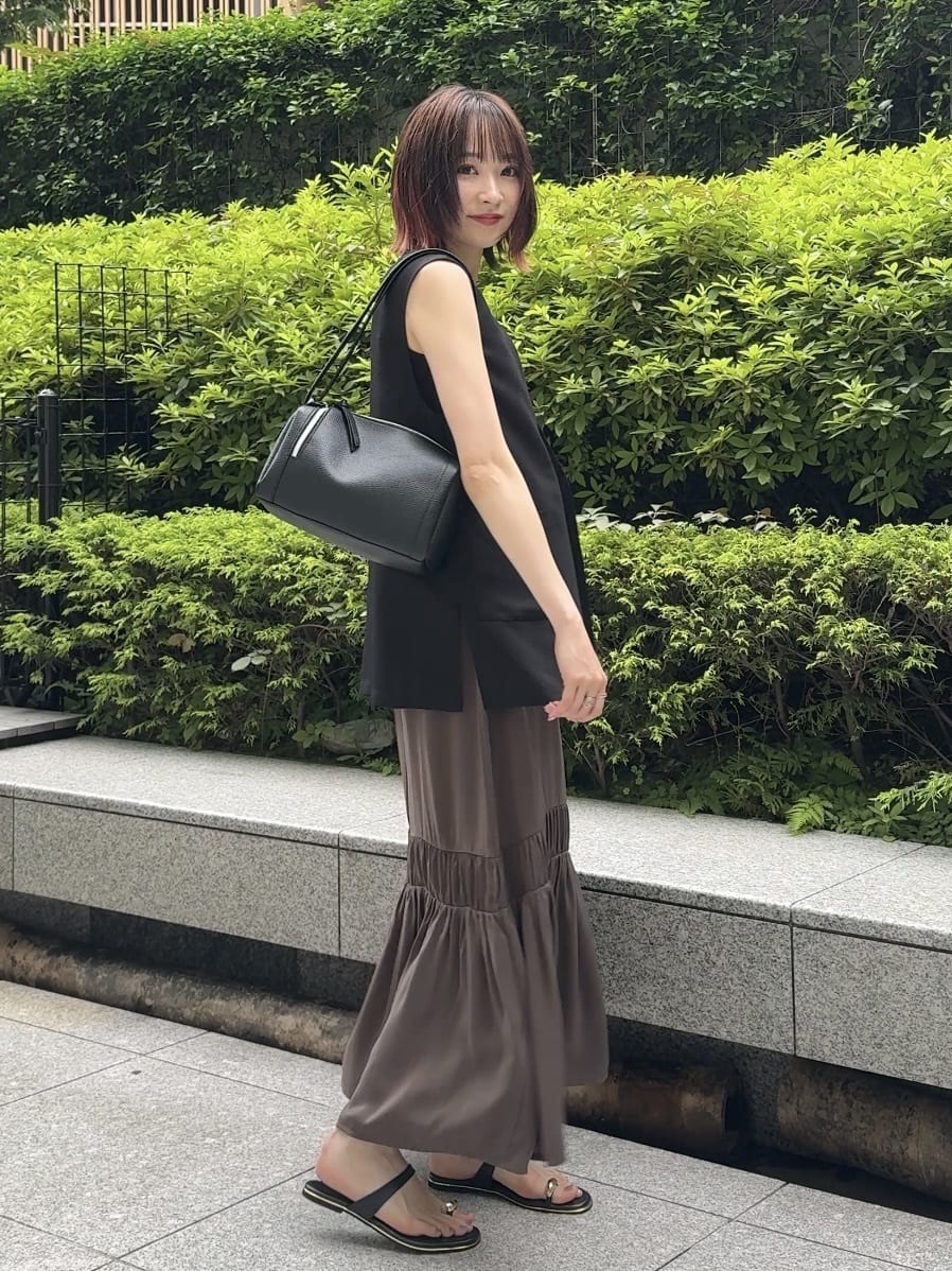 𝐜𝐡𝐢𝐤𝐚さんの「SHOO･LA･RUE｜【S-LL】夏のレイヤードコーデに さらりと着られるメッシュジレ」を使ったコーディネート