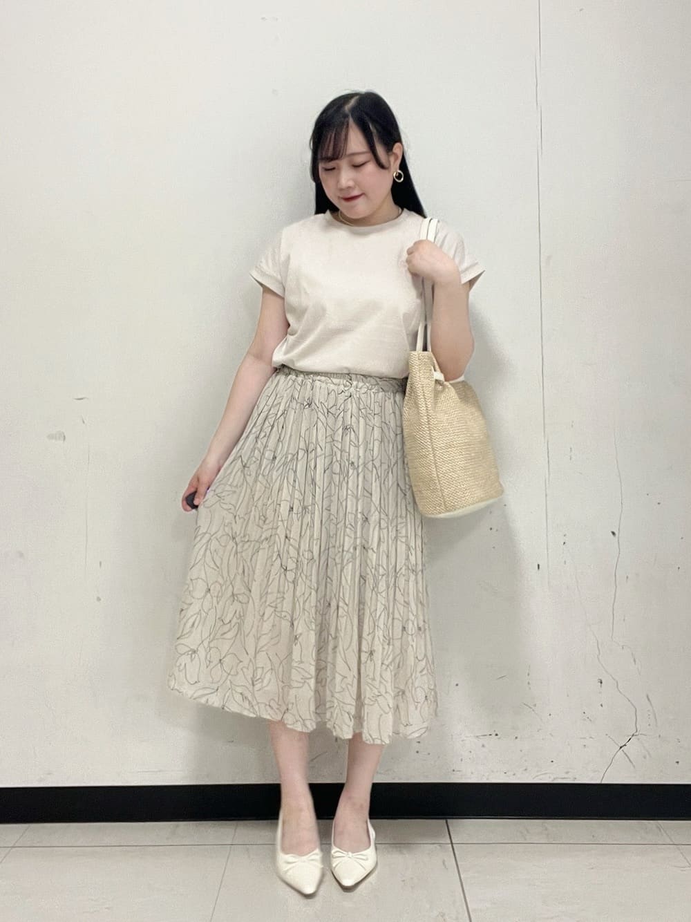 Hitomiさんの「index｜《新色追加》着丈が選べる！プリーツフレアスカート【イージーケア／防シワ／洗濯機洗い可】」を使ったコーディネート