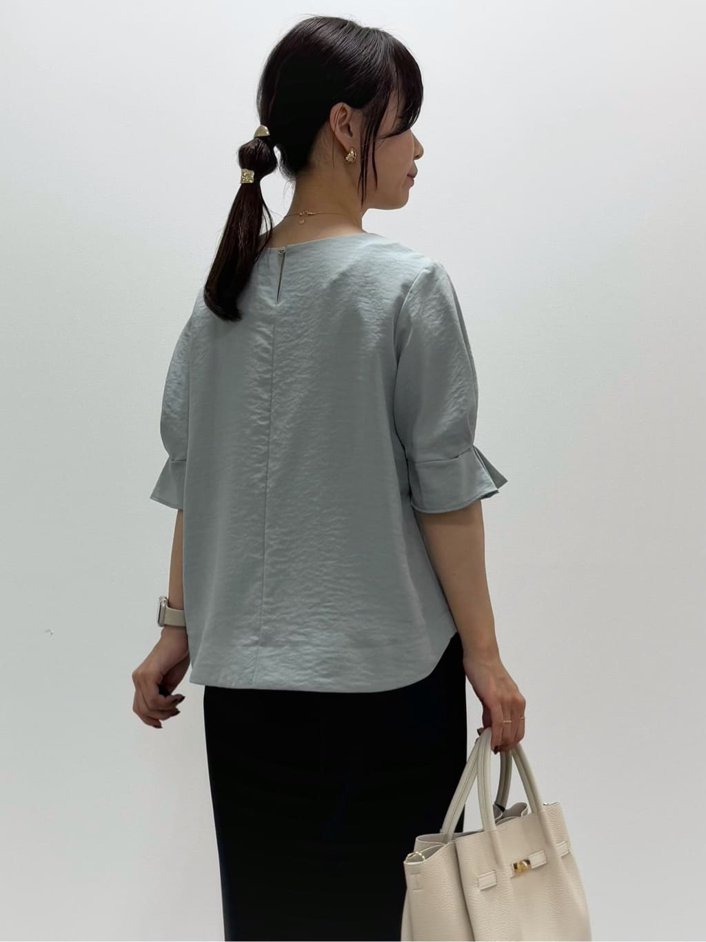 kozuさんの「index｜《8色展開／XS-LLサイズ》タックパフスリーブブラウス【洗濯機洗い可／吸水速乾／防シワ／抗ピル】」を使ったコーディネート