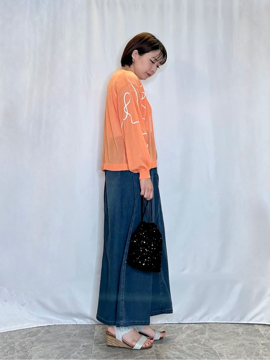 ネリさんの「SHOO･LA･RUE｜ニュアンスデザインがこなれ見え 刺繍デザイン シアーカーディガン」を使ったコーディネート