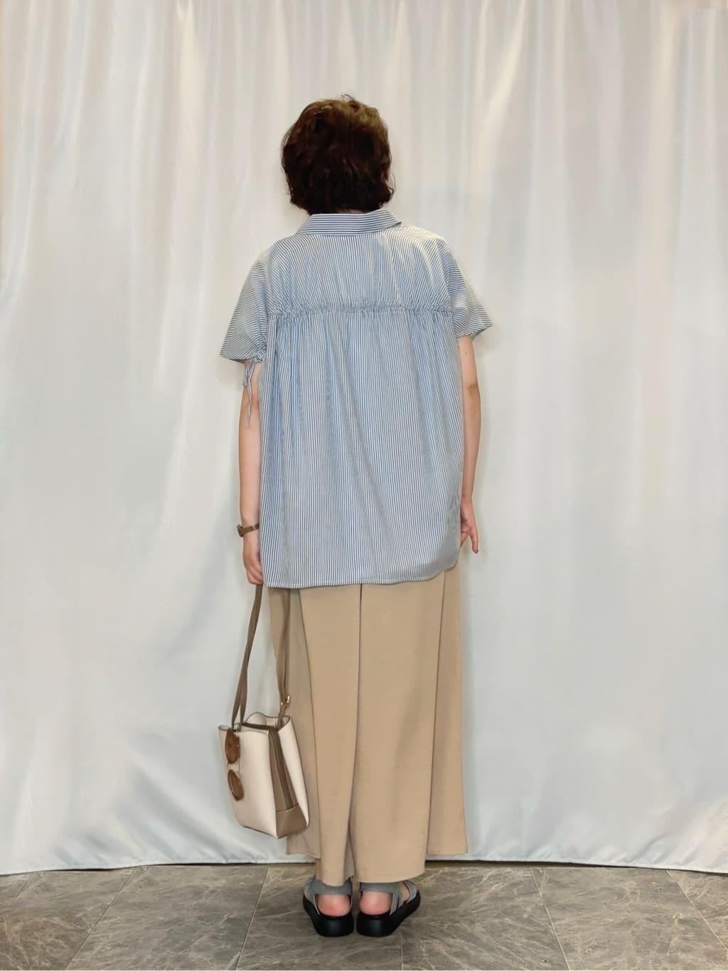 たみさんの「SHOO･LA･RUE｜【S-LL/ひんやり】さらっとタッチできれい見え ピンタックスカーチョ」を使ったコーディネート