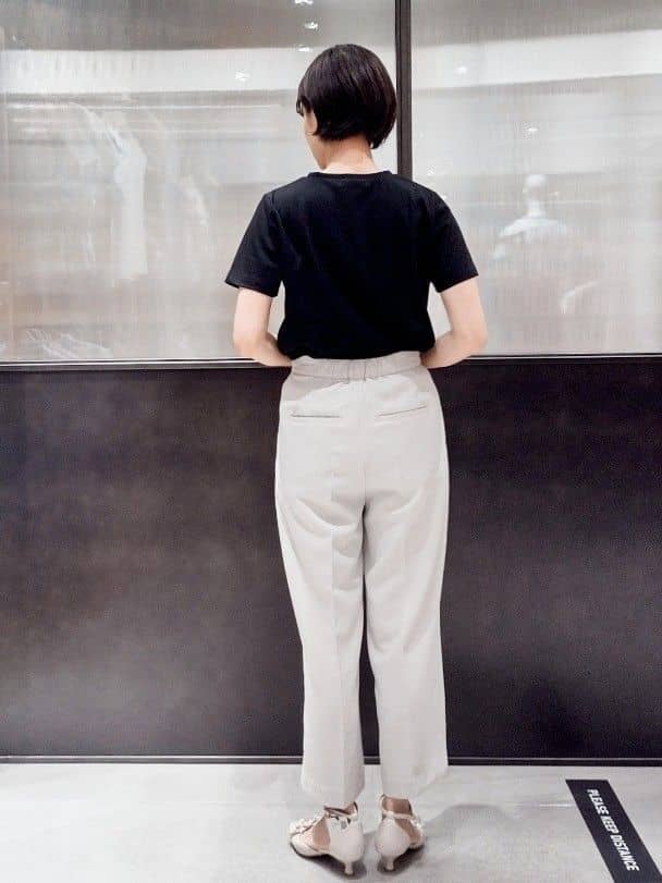 miuraさんの「index｜パール調刺繍ロゴTシャツ【汗ジミ防止／吸水速乾／接触冷感／UVケア／洗濯機洗い可】」を使ったコーディネート