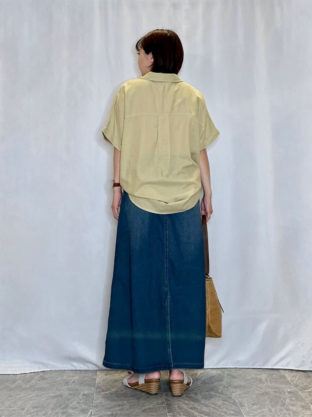 ネリさんの「SHOO･LA･RUE｜【S-LL/UV/接触冷感/抗菌防臭】体型を自然にカバー フレンチリネンブレンド襟付ドルマンシャツ」を使ったコーディネート