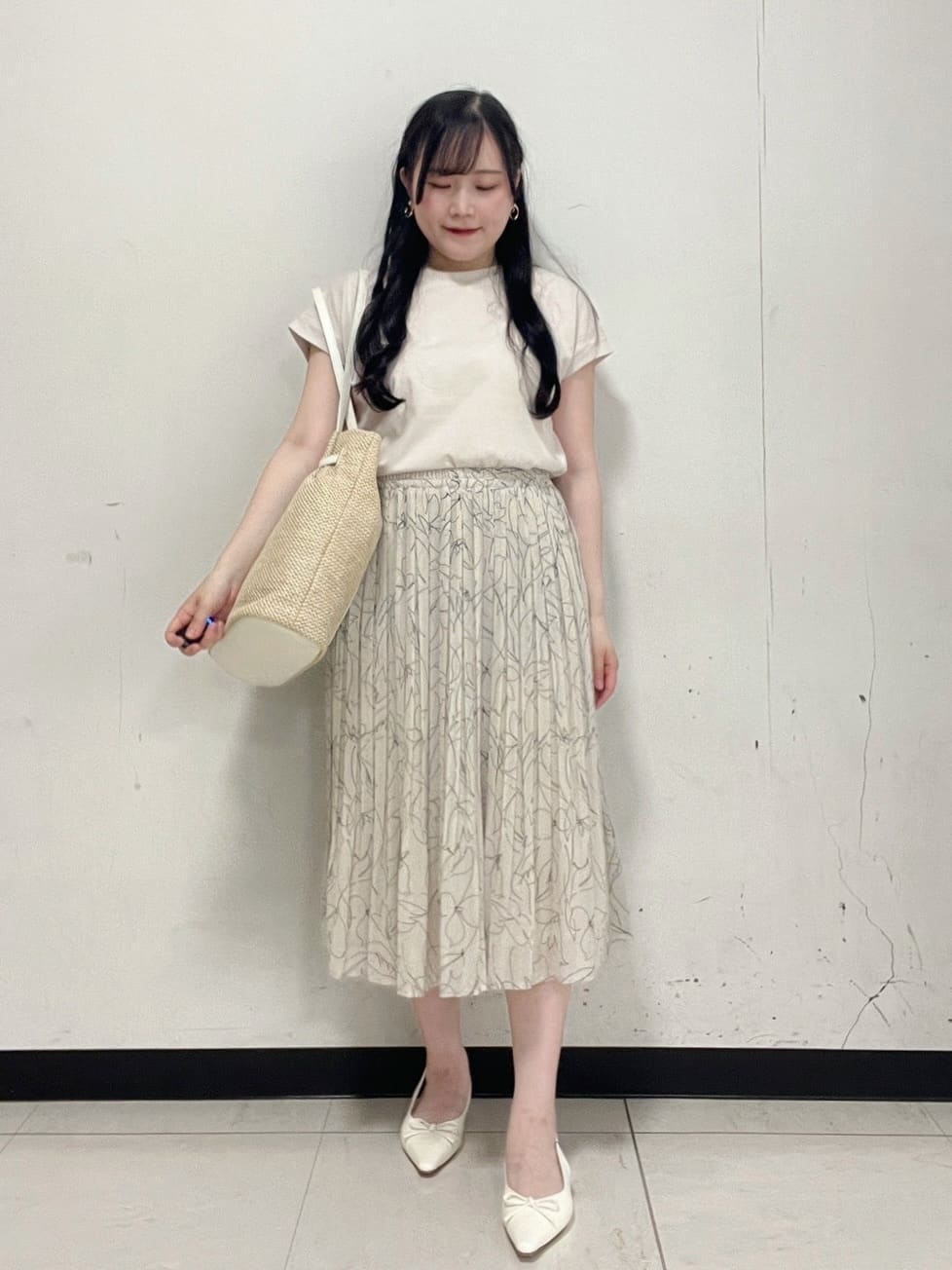 Hitomiさんの「index｜《新色追加》着丈が選べる！プリーツフレアスカート【イージーケア／防シワ／洗濯機洗い可】」を使ったコーディネート