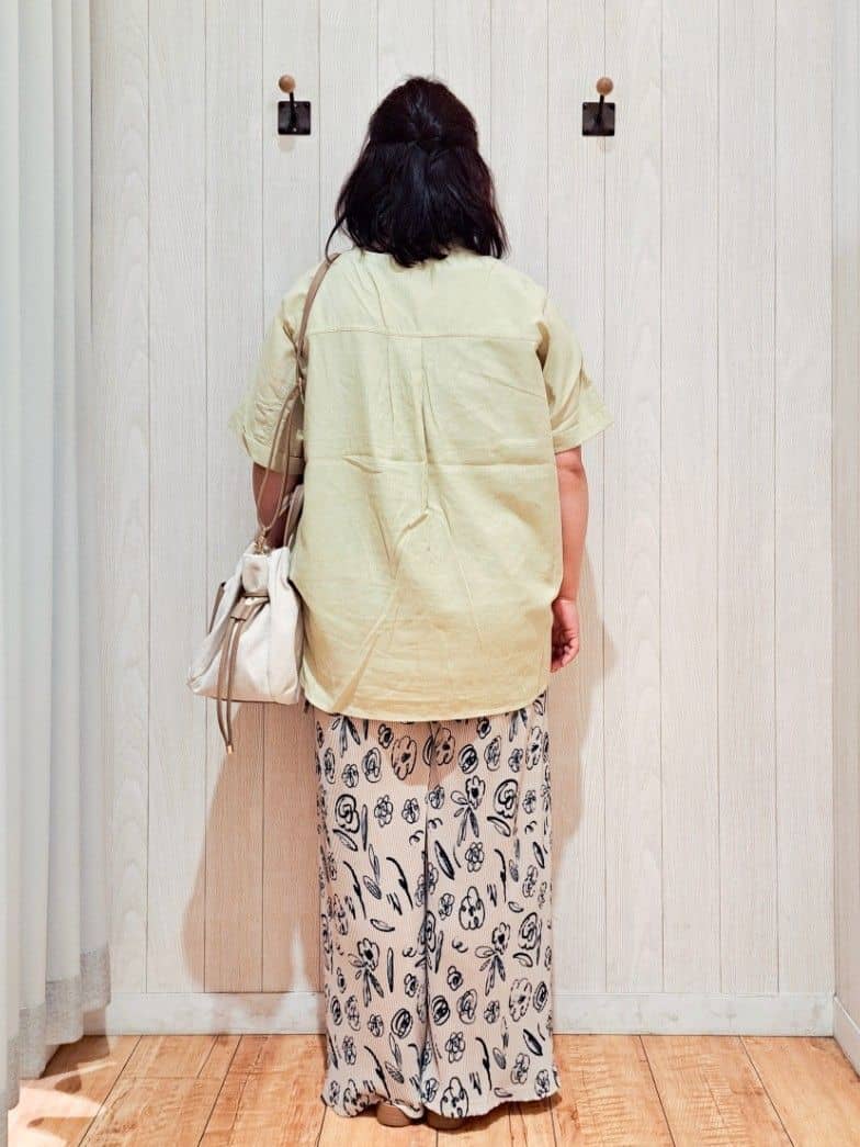 kotomiさんの「SHOO･LA･RUE｜【洗濯機可/柄が選べる】さらさら楽ちん プリーツ ワイドパンツ」を使ったコーディネート