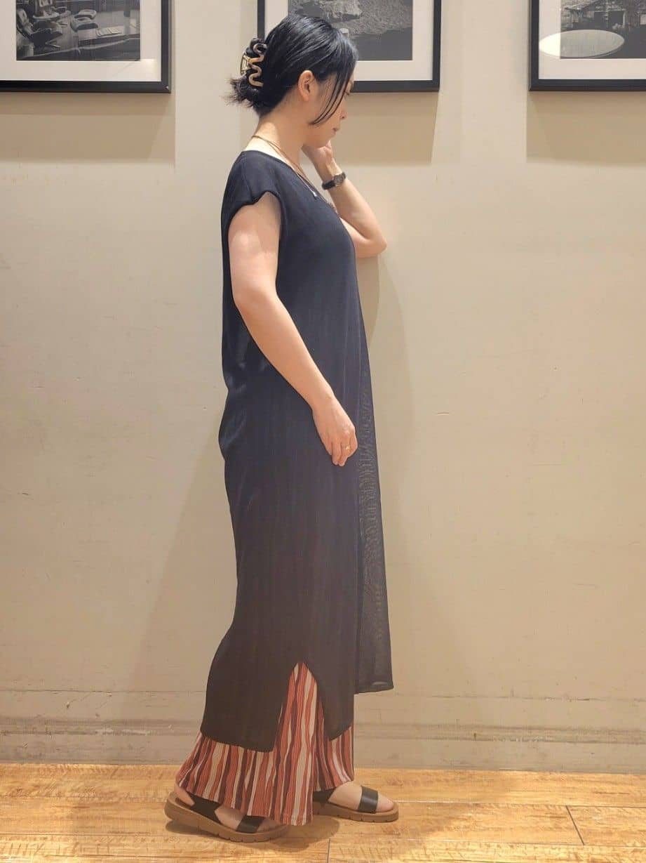 ななこさんの「SHOO･LA･RUE｜◆【洗える/S-LL】大人のシアーニットワンピース」を使ったコーディネート