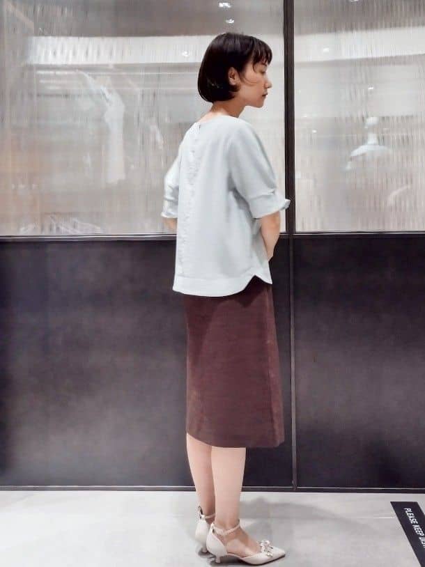 miuraさんの「index｜《8色展開／XS-LLサイズ》タックパフスリーブブラウス【洗濯機洗い可／吸水速乾／防シワ／抗ピル】」を使ったコーディネート