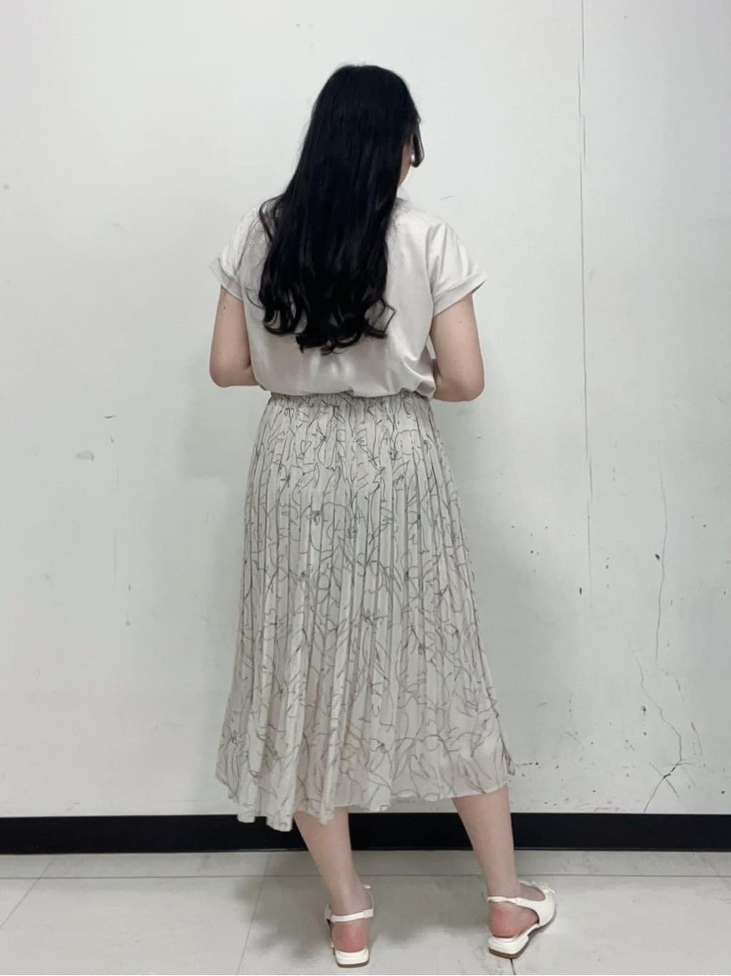 Hitomiさんの「index｜《新色追加》着丈が選べる！プリーツフレアスカート【イージーケア／防シワ／洗濯機洗い可】」を使ったコーディネート