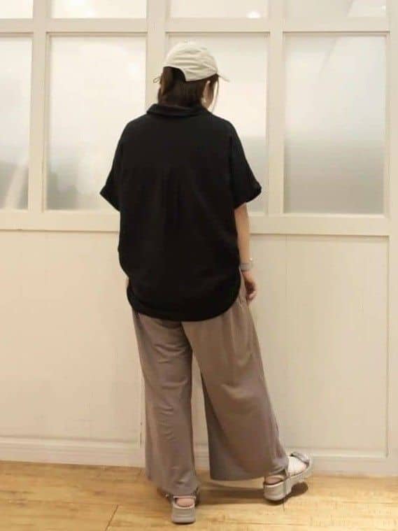 machiさんの「SHOO･LA･RUE｜【S-LL/UV/接触冷感/抗菌防臭】体型を自然にカバー フレンチリネンブレンド襟付ドルマンシャツ」を使ったコーディネート