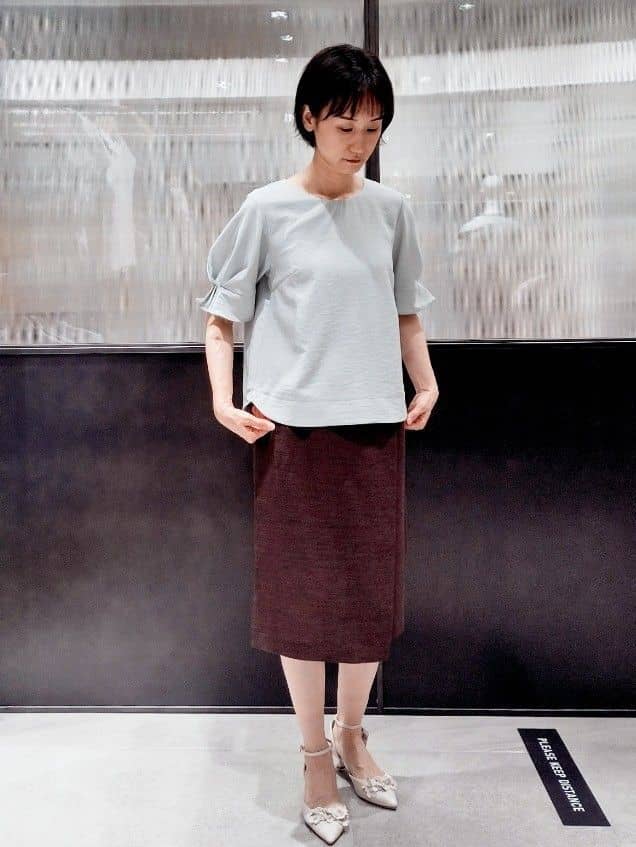 miuraさんの「index｜《8色展開／XS-LLサイズ》タックパフスリーブブラウス【洗濯機洗い可／吸水速乾／防シワ／抗ピル】」を使ったコーディネート