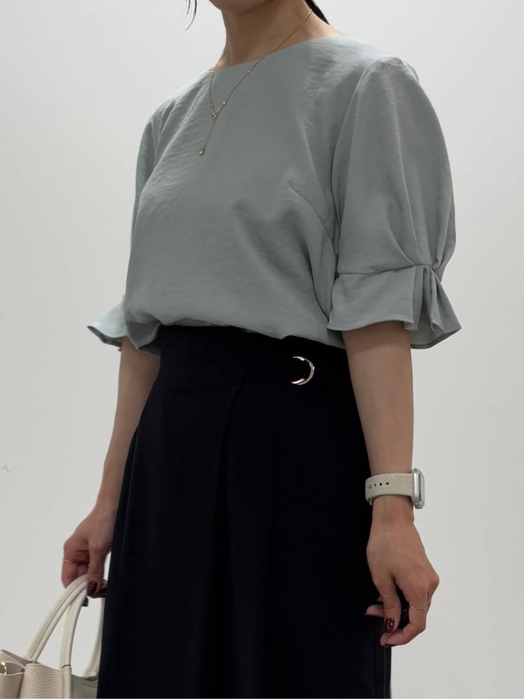 kozuさんの「index｜《8色展開／XS-LLサイズ》タックパフスリーブブラウス【洗濯機洗い可／吸水速乾／防シワ／抗ピル】」を使ったコーディネート