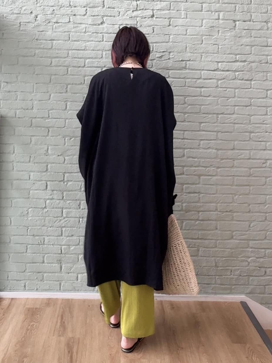 𝐜𝐡𝐢𝐤𝐚さんの「SHOO･LA･RUE｜【S-LL】楽にサマ見え コクーンシルエットの涼やかワンピース」を使ったコーディネート