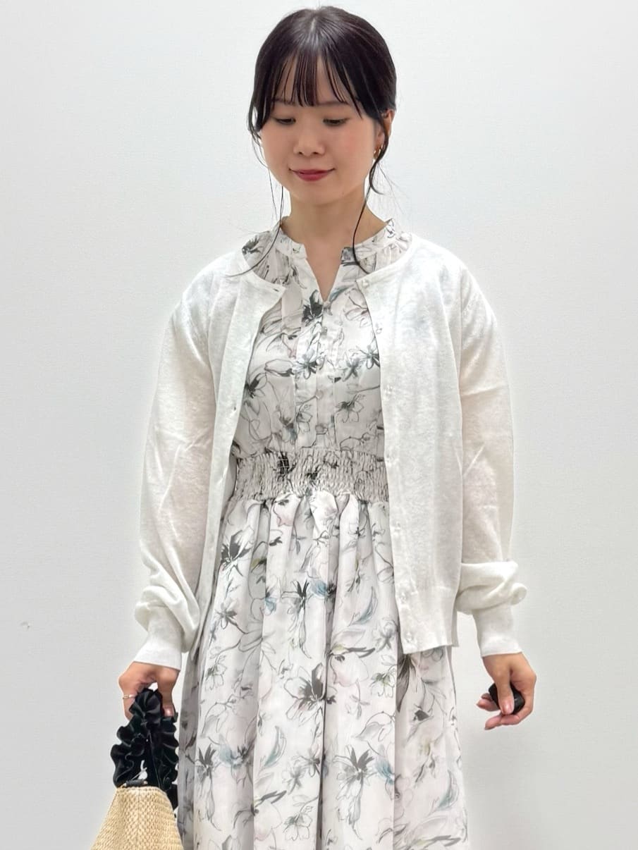 kozuさんの「index｜《7色展開／XS-LLサイズ》ビジューボタンクルーネックカーディガン【洗濯機洗い可】」を使ったコーディネート