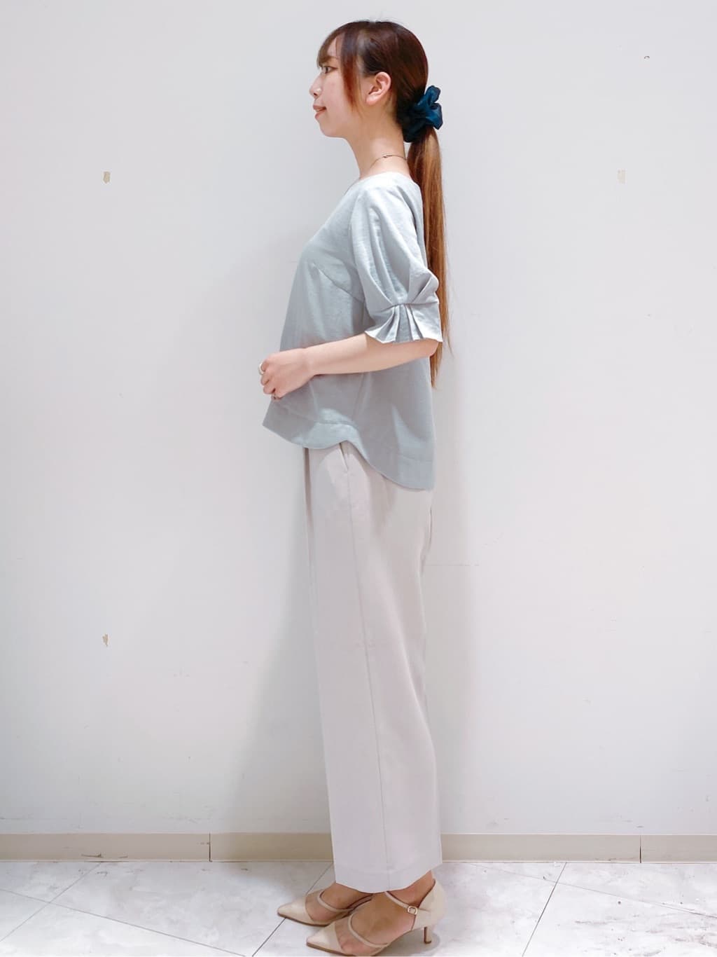 yurinaさんの「index｜《8色展開／XS-LLサイズ》タックパフスリーブブラウス【洗濯機洗い可／吸水速乾／防シワ／抗ピル】」を使ったコーディネート