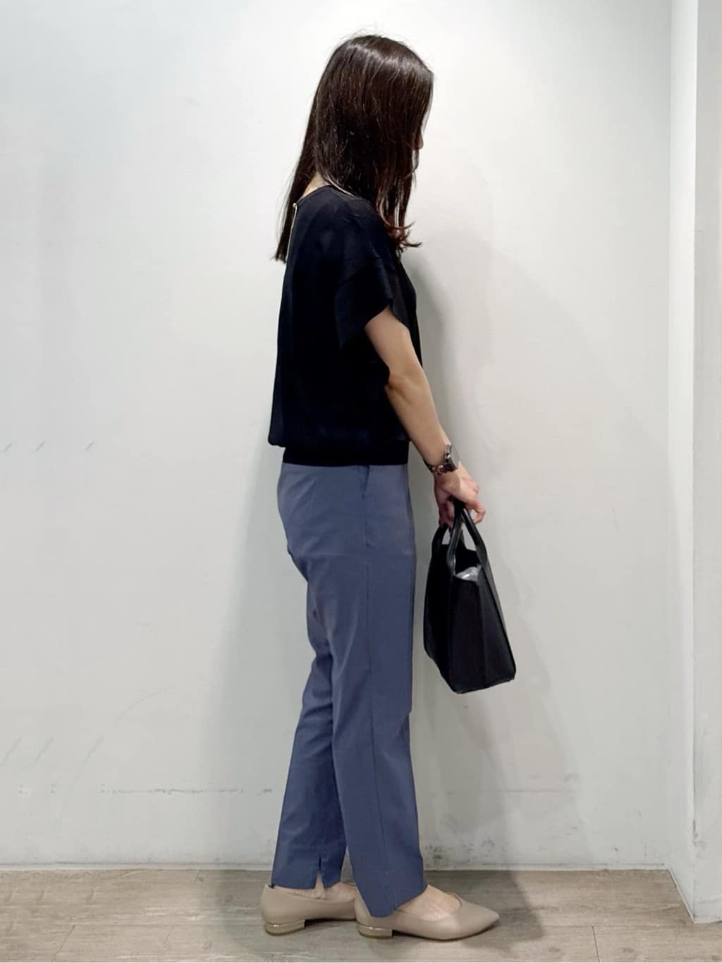 yuicciさんの「OPAQUE.CLIP｜麻混ハイストレッチイージースティックパンツ【洗濯機洗い可】」を使ったコーディネート
