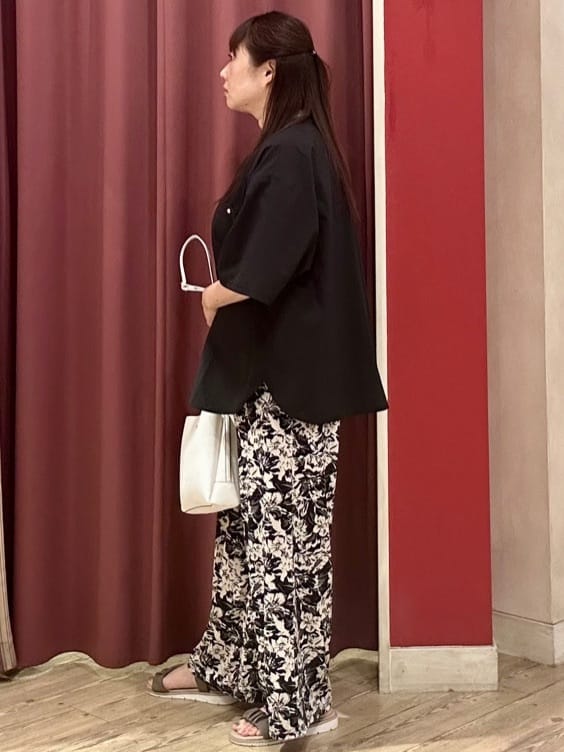 mayuckyさんの「SHOO･LA･RUE｜【ひんやり/選べる2柄】大人のリラックスコーデに プリント柄パンツ」を使ったコーディネート