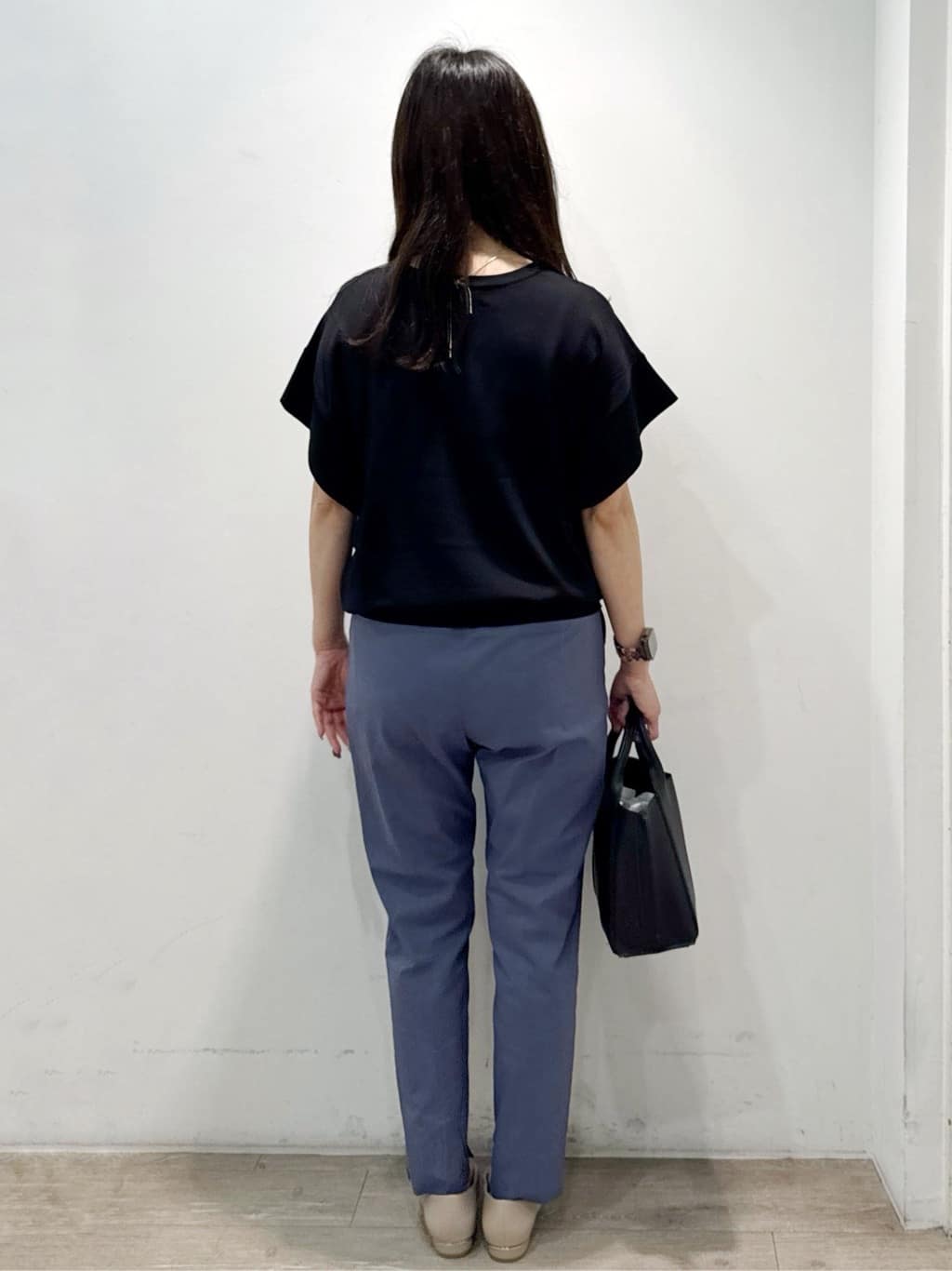 yuicciさんの「OPAQUE.CLIP｜麻混ハイストレッチイージースティックパンツ【洗濯機洗い可】」を使ったコーディネート