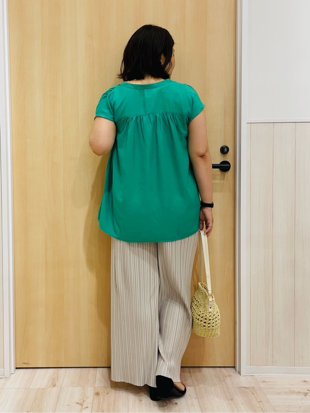 すーさんの「SHOO･LA･RUE｜【S-LL/洗濯後しわになりにくい】上品にきれい見え スラブギャザーブラウス」を使ったコーディネート